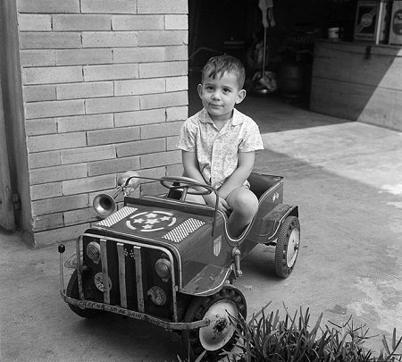 De drie-jarige Senna was al in een auto te vinden (WikiCommons/Instituto Ayrton Senna)