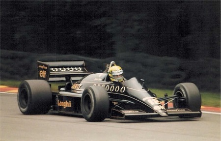 De Braziliaan begon zijn Formule 1-loopbaan in 1984 bij Toleman, het jaar erop stapte hij over naar Lotus. Bij dat team won hij in 1985 zijn allereerste grand prix. Over die overwinning verscheen eerder een special hier op FOK!sport (WikiCommons/Peterhanna)