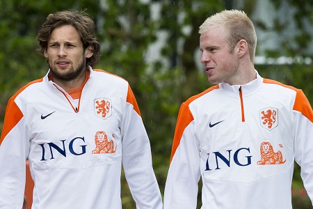 Daley Blind en Davy Klaassen tijdens het trainingskamp van Oranje in Hoenderloo (PRO SHOTS/Joep Leenen)