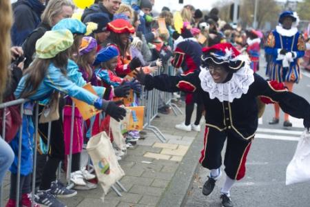 Rechter buigt zich weer over Zwarte Piet