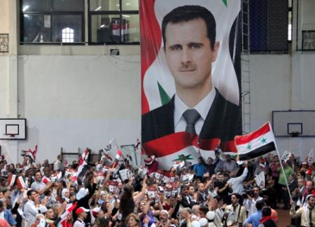 Bloedige aanval op verkiezingstent Assad