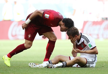 Het moment tussen Pepe en Müller (PRO SCHOTS/Action Images)