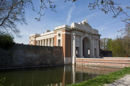 De Menenpoort in Ieper, waar de tienduizenden vermiste Britse soldaten worden herdacht (WikiCommons/Johan Bakker)