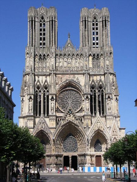 De imposante, dertiende-eeuwse Notre-Dame van Reims, waar eeuwenlang koningen werden gekroond (Bron: WikiCommons/bodoklecksel)