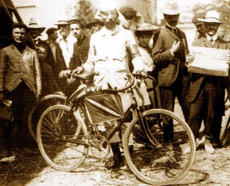 Marcel Kerff tijdens de eerste Tour de France, in 1903 (Foto: WikiCommons/Delius Klasing)