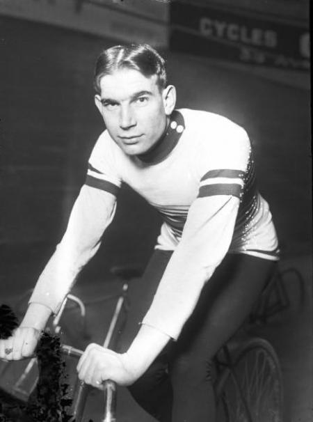 Émile Engel in 1913, het jaar dat hij tiende werd in de Tour de France (WikiCommons/Beao)