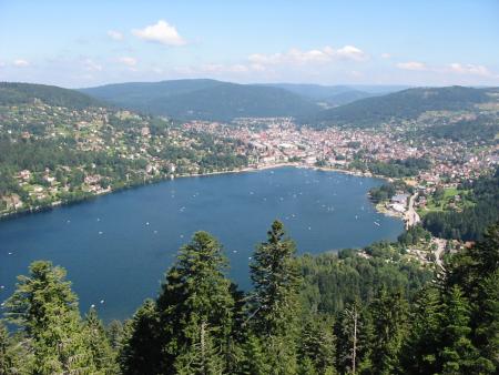 Het meer van Gérardmer, wat vandaag zeker in beeld gebracht zal worden (Foto: WikiCommons/Cham)