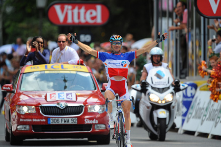 Thomas Voeckler pakt de vijftiende etappe in 2010, in de finishplaats van vandaag (PRO SHOTS/Dppi)