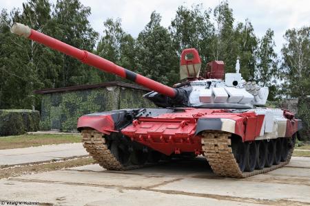 Een Russische T-72, al geschilderd en klaargemaakt voor het WK tankbiatlon (Foto: WikiCommons/Vitaly Kuzmin)