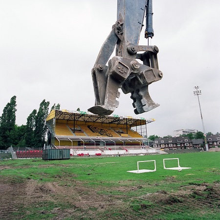 In 1996 verhuisde NAC naar het Rat Verlegh Stadion waarna het oude stadion gesloopt werd. Veel fans koesteren het oude NAC-stadion nog steeds, onder andere vanwege de befaamde 'Avondjes NAC' (PRO SHOTS/Cor Viveen)