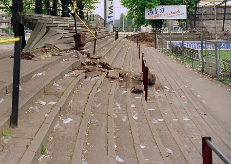 Een deel van de staantribunes van het NAC-stadion (PRO SHOTS/Cor Viveen)