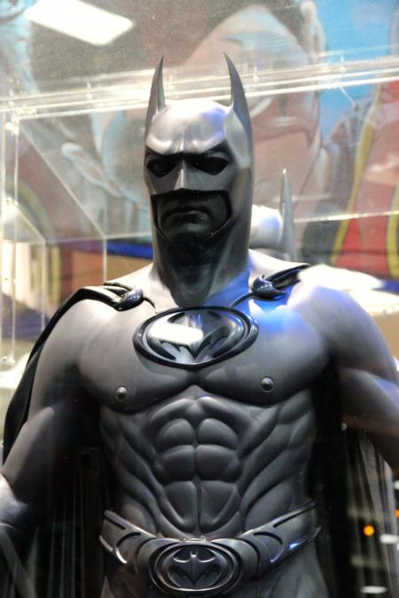 San Diego Comic-Con 2014: Batsuit, compleet met tepels