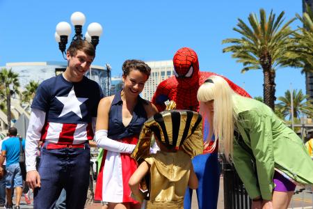 San Diego Comic-Con 2014: Cosplayers gaan op de foto met een kind