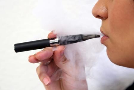 WHO wil strengere regels voor e-sigaret