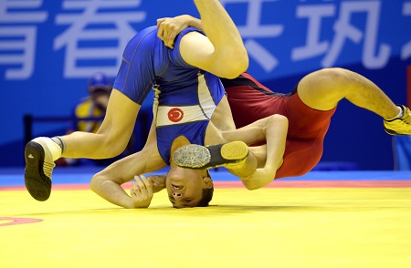 We zagen dit opmerkelijk beeld van de Jeugd Olympische Spelen, wat zou een goed onderschrift zijn bij deze foto? (PRO SHOTS/Zuma Sports Wire)