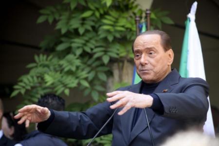 Berlusconi breekt lans voor Poetin