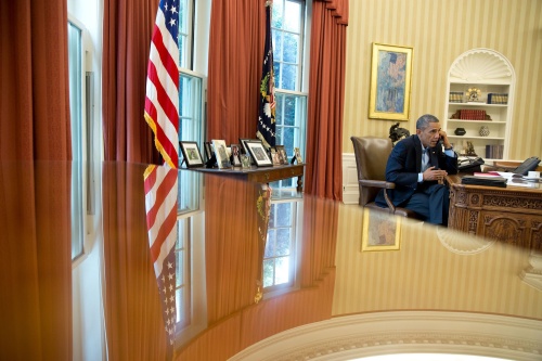 Obama belt met burgemeester Dallas over ebola
