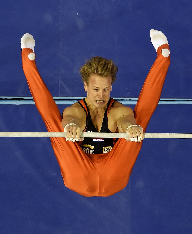 We zien Epke Zonderland hier in actie tijdens het WK turnen, wat zou een goed onderschrift zijn bij deze foto?(PRO SHOTS/Zuma Sports Wire)