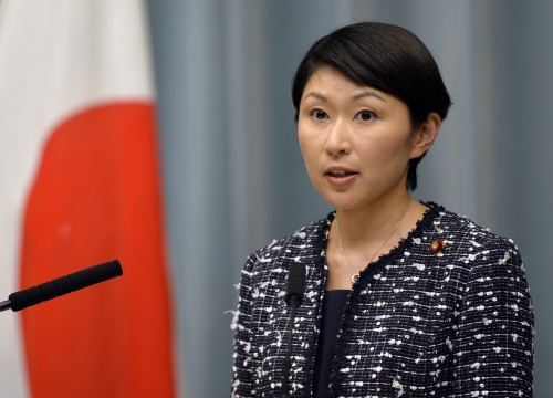 Japanse minister dient ontslag in om make-up