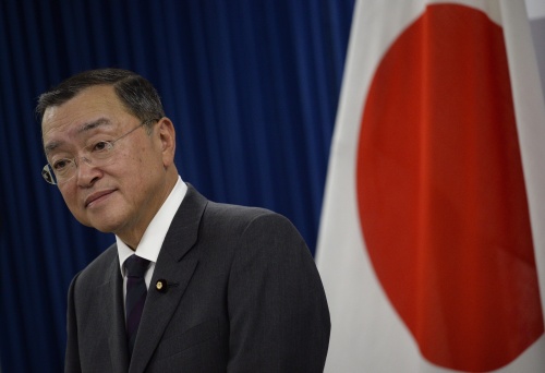 Minister Japan in opspraak om bezoek SM-club