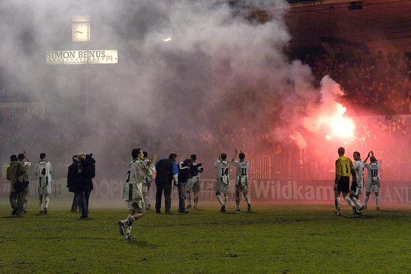 Op 22 december 2005 vond de laatste wedstrijd plaats in het stadion. FC Groningen won met 3-0 van N.E.C. Nijmegen in de KNVB beker, na afloop namen de supporters met veel vuurwerk afscheid van het stadion. Tot en met 1 november 2006 trainde de ploeg nog in het oude stadion (PRO SHOTS/Jan Kanning)