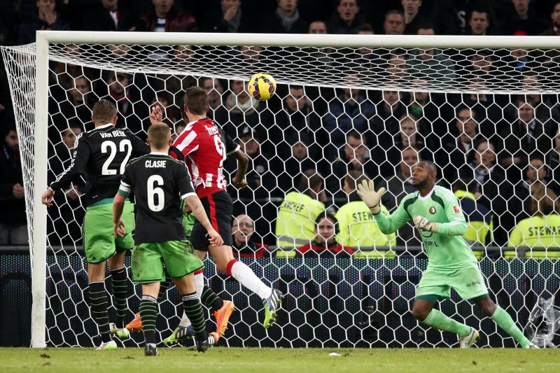 Luuk de Jong werd de grote man aan PSV-zijde met drie goals (Pro Shots/Stanley Gontha)