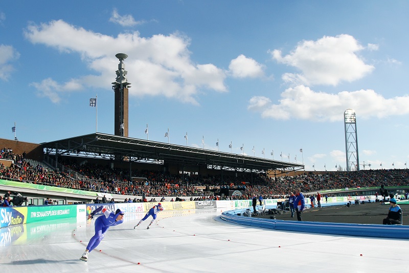 In een prachtige atmosfeer vond in het Olympisch Stadion in Amsterdam het NK afstanden plaats. In de buitenlucht en met volgepakte tribunes werden alle olympische kampioenen nogmaals in het zonnetje gezet. Een diskwalificatie voor Sven Kramer was het enige smetje op het schaatsfeest (PRO SHOTS/Erik Pasman)