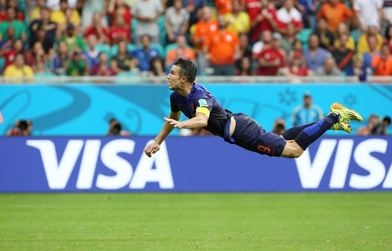 Eén van de mooiste sportmomenten van het jaar, de geweldige 1-1 van Robin van Persie tegen Spanje op het WK voetbal in Brazilië (PRO SHOTS/Action Images)