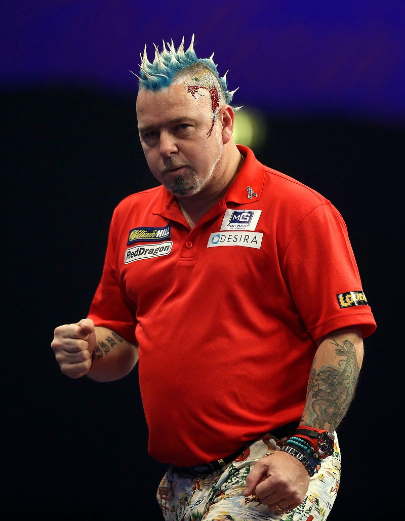 Peter Wright weer met een bijzonder kleurrijk kapsel. (PRO SHOTS/Actionimages)