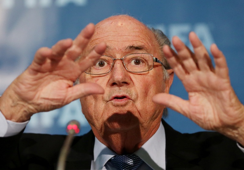 We vonden deze foto van FIFA-baas Sepp Blatter tijdens het FIFA-congres in Marrakech, wat is hier gaande? (PRO SHOTS/Actionimages)