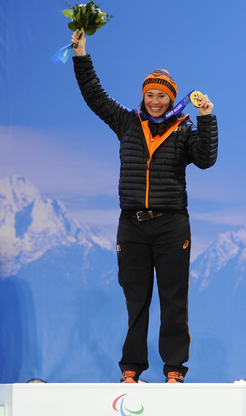 Op de Paralympische Winterspelen in Sochi wint Bibian Mentel de eerste gouden medaille voor Nederland ooit in de sneeuw. Op de snowboardcross is ze veruit de beste (foto: Mathilde Dusol)
