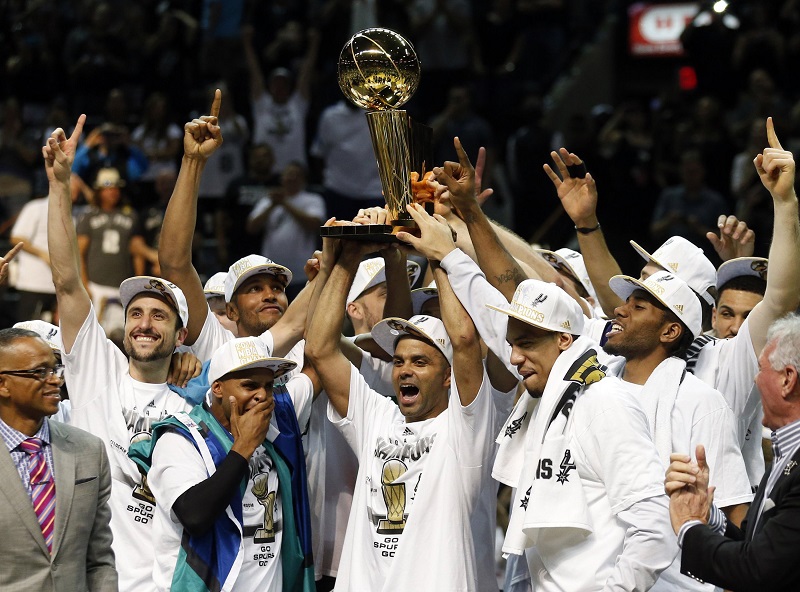 De San Antonio Spurs winnen met 4-1 de finaleserie van de NBA van Miami Heat (PRO SHOTS/Zuma Sports Wire)