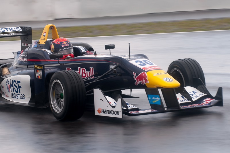Al in zijn vijfde race in de Formule 3 weet Max Verstappen te winnen, op de Hockenheim pakt de jonge Nederlander de eerste van zijn vele overwinningen van het seizoen (PRO SHOTS/Nico Brekelmans)