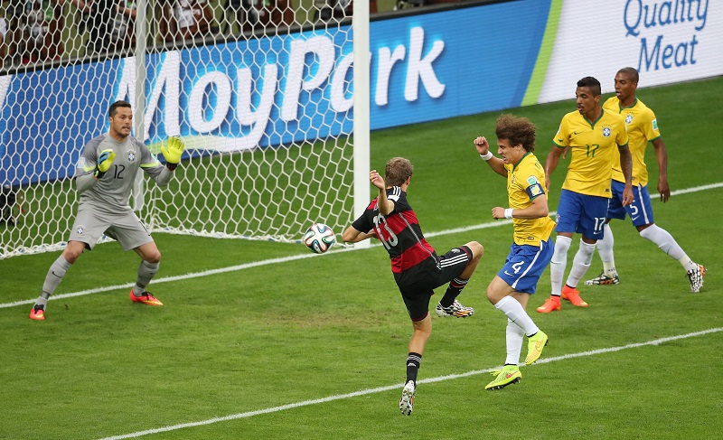 In de andere halve finale maakte Duitsland gehakt van gastland Brazilië. De Duitsers wonnen met maar liefst 7-1 van het thuisland. Hier maakt Thomas Müller in de 11e minuut de 1-0 (PRO SHOTS/Action Images)