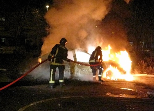 Honderden Franse auto's in brand gestoken