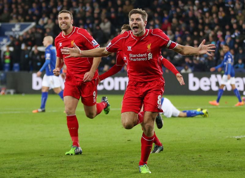 Steven Gerrard is blij na een strafschop tegen Leicester City. (PRO SHOTS/Actionimages)