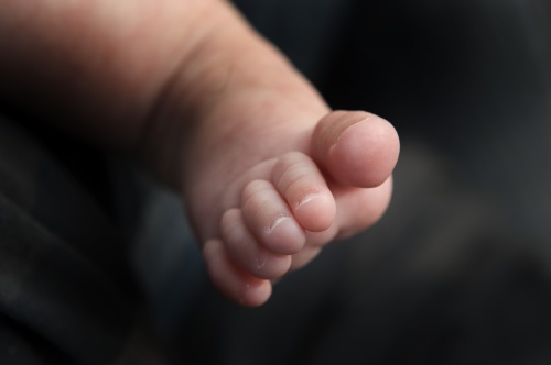 Belgische baby's krijgen enkelband (Foto: ANP)