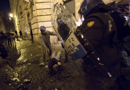 Politie Rome in actie tegen fans Feyenoord