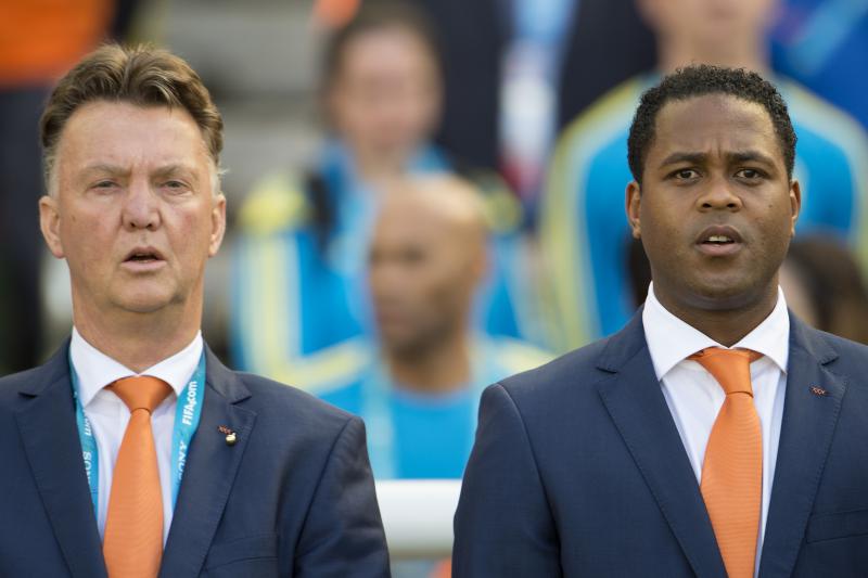 Patrick Kluivert hier rechts naast Louis van Gaal in dienst van Oranje. (PRO SHOTS/Jasper Ruhe)