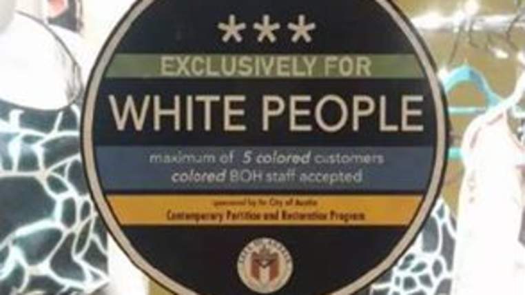 Sticker 'Exlusively for white people' (Foto: SkyNews)