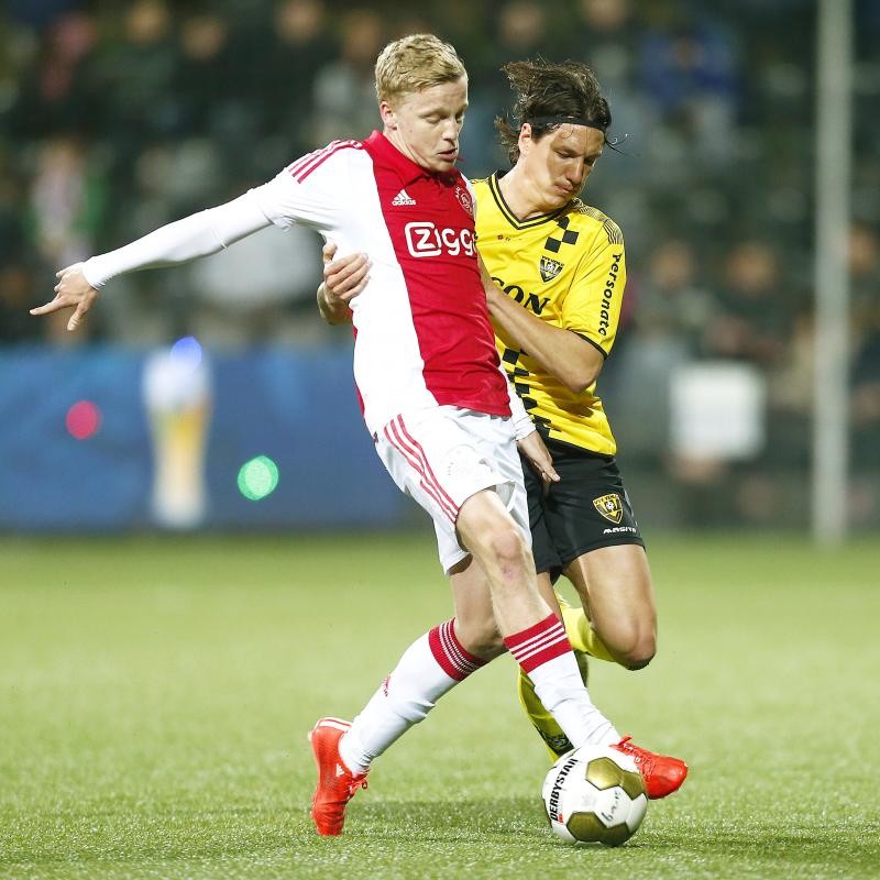 Van de Beek debuteert in wedstrijdselectie Ajax (Pro Shots/Henk Korzelius)