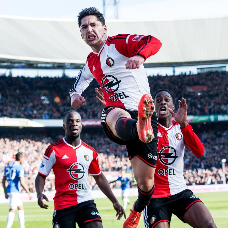 Achabar groeit tegen PSV uit tot held van de Kuip (Pro Shots/Kay Int Veen)