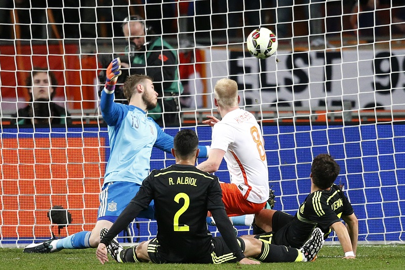 De Spanjaarden hebben het nakijken bij de 2-0 door Klaassen (PRO SHOTS/Stanley Gontha)