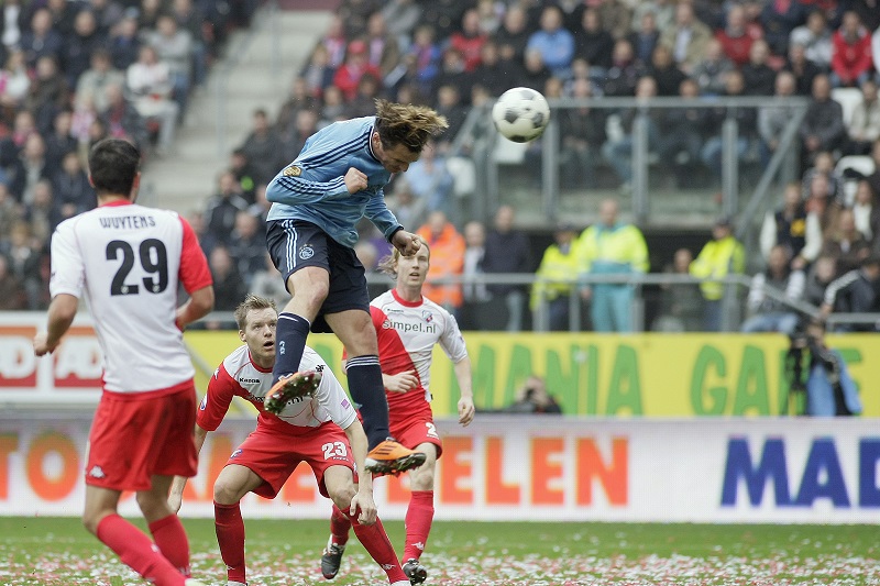 Een beeld uit de befaamde 6-4 overwinning van FC Utrecht op Ajax in 2011. Hier zie je Ajax-speler Dmitry Bulykin de 3-2 scoren (PRO SHOTS/Frank Renia)