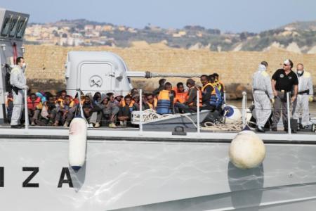 Ierland helpt bij redden bootvluchtelingen Libië (foto: ANP)