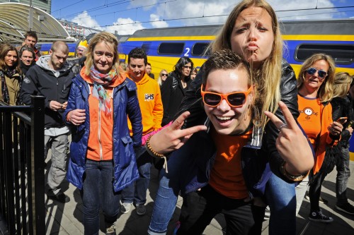 NS vervoert 160.000 reizigers naar Amsterdam