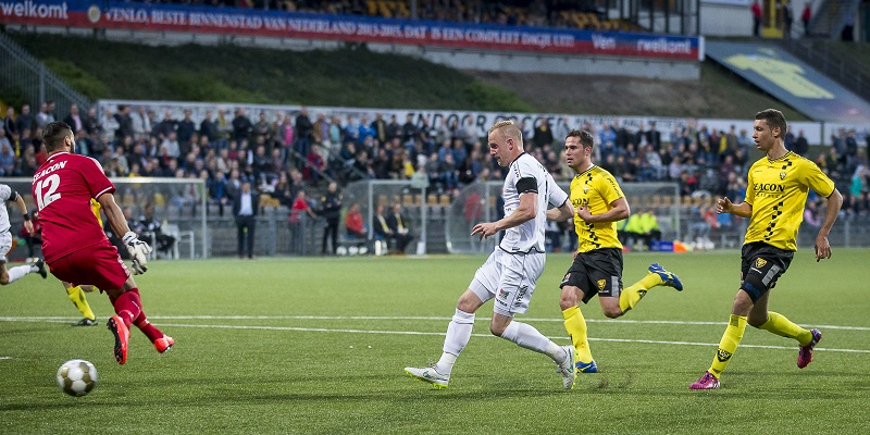 Doelpunt nummer honderd van N.E.C van dit seizoen, van de voet van Ars (PRO SHOTS/Joep Leenen)