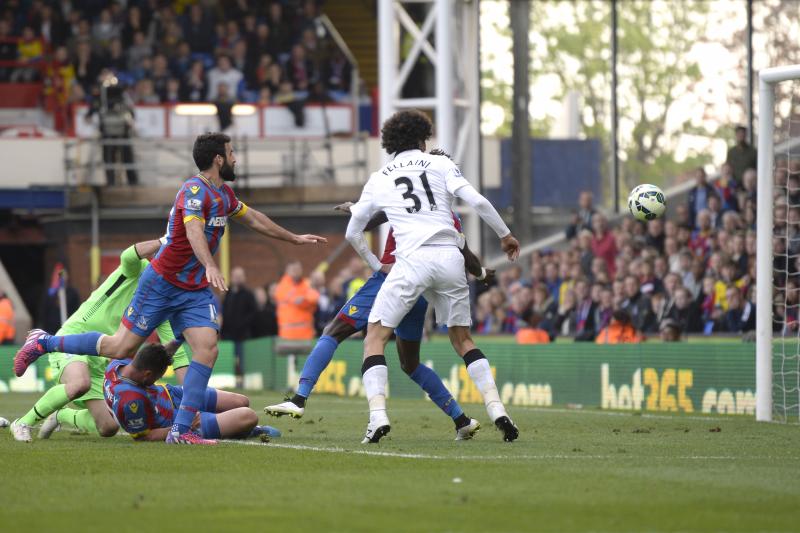 Marouane Fellaini scoort de tweede treffer voor United. (PRO SHOTS/Actionimages)