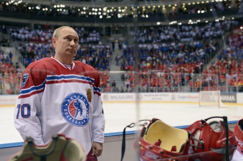 Poetin'schittert' in ijshockeywedstrijd