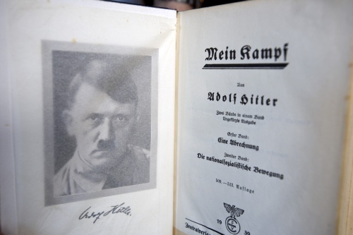 Antifascisten eisen inbeslagname Mein Kampf